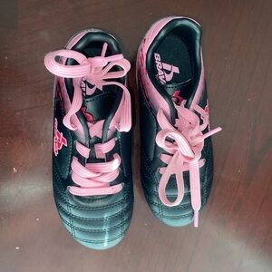 Kids girls Brava soccer pink soccer cleats